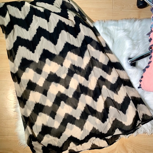 Black and Cream Chevron Maxi Dress - Picture 5 of 6